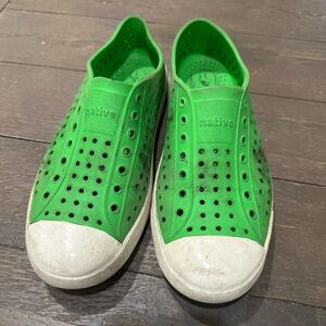 Native Jefferson Kids Green Shoes sz J4